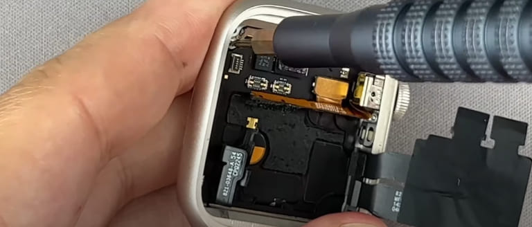 sửa nút xoay apple watch series 8 bị kẹt
