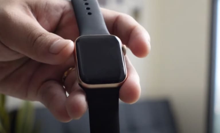 thay kính apple watch series 4 không mất cảm ứng