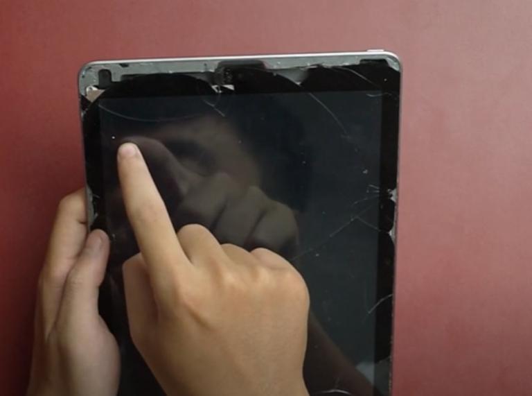 Dấu hiệu nhận biết thay kính iPad 9.7
