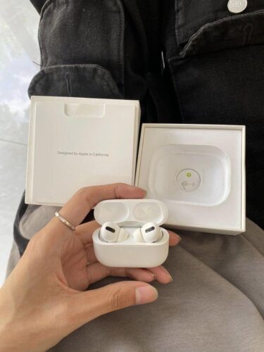 Các nút trên hộp Airpod có ý nghĩa gì? Giải thích chi tiết