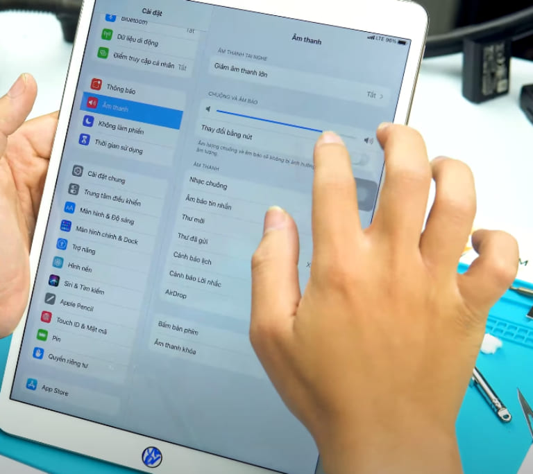 Quy trình thay màn hình iPad Pro 10.5