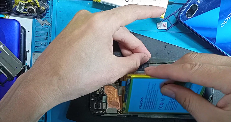 thay pin oppo a3s nhanh chóng an toàn