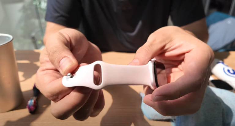 làm sạch dây cao su apple watch đúng cách