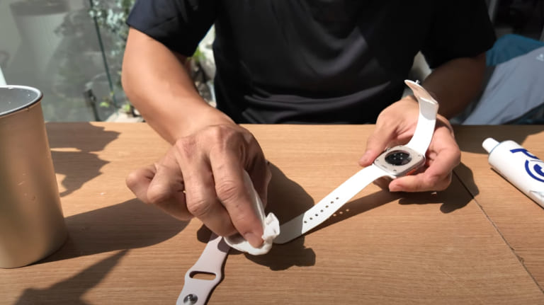 làm sạch dây cao su apple watch nhanh chóng