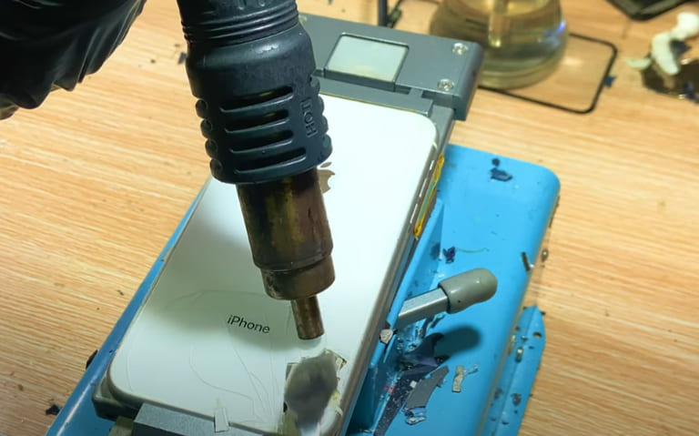 sửa điện thoại XR thay pin mới