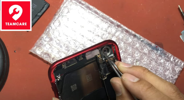 sửa điện thoại XR không sạc được