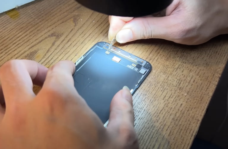sửa iphone 13 mất sóng
