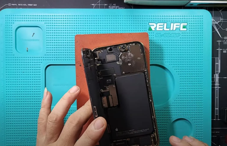 sửa iphone 13 không lên nguồn