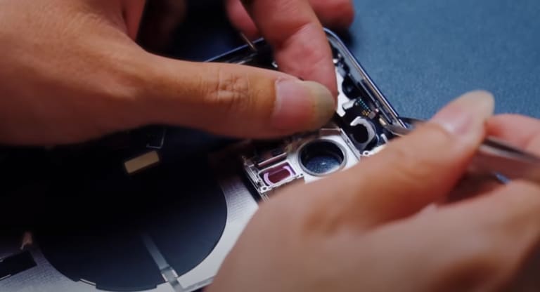 sửa iphone 14 không sạc pin