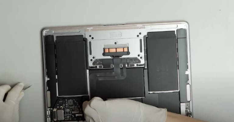sửa macbook không lên nguồn