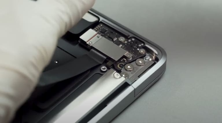 sửa macbook bị lỗi bàn phím)