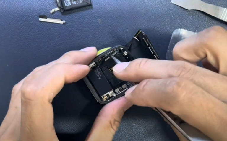 sửa nút nguồn Apple Watch chảy lò xo