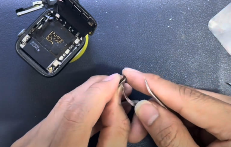sửa nút nguồn Apple Watch nhấn không ăn