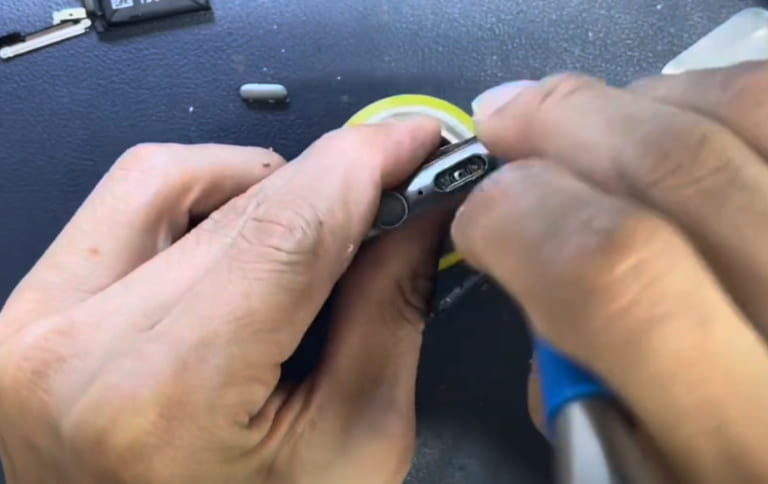 sửa nút nguồn Apple Watch bị kẹt
