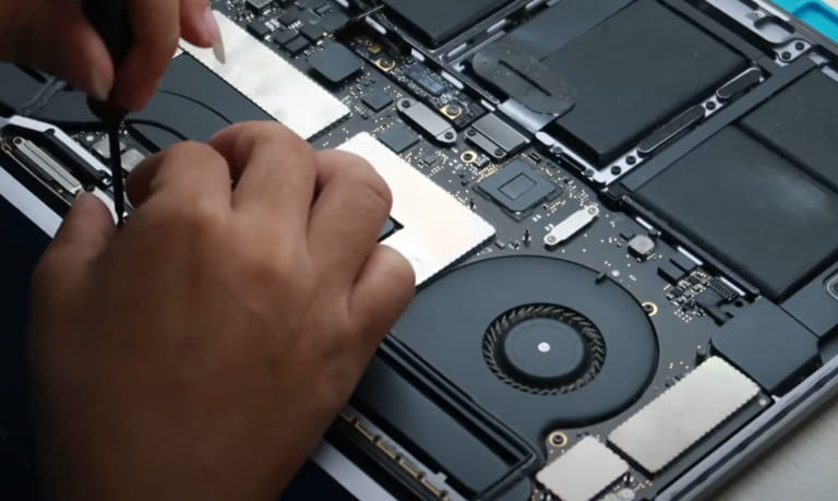thay màn hình macbook pro chính hãng apple