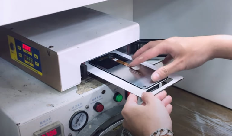 thay mặt kính oppo không làm hư màn hình