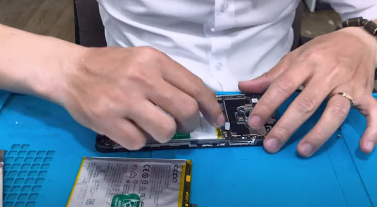 thay pin oppo chính hãng giá rẻ