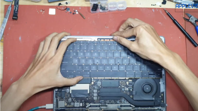 thay-ban-phim-macbook-pro-gia-re