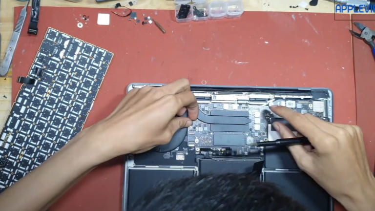 thay-ban-phim-macbook-pro-chinh-hang