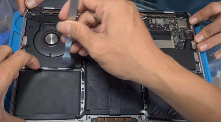 thay pin macbook lấy ngay tại chỗ