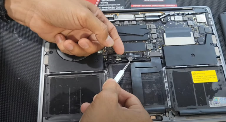 thay pin macbook pro lấy ngay