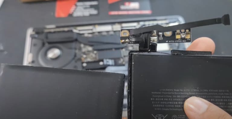 thay pin macbook pro bảo hành 12 tháng